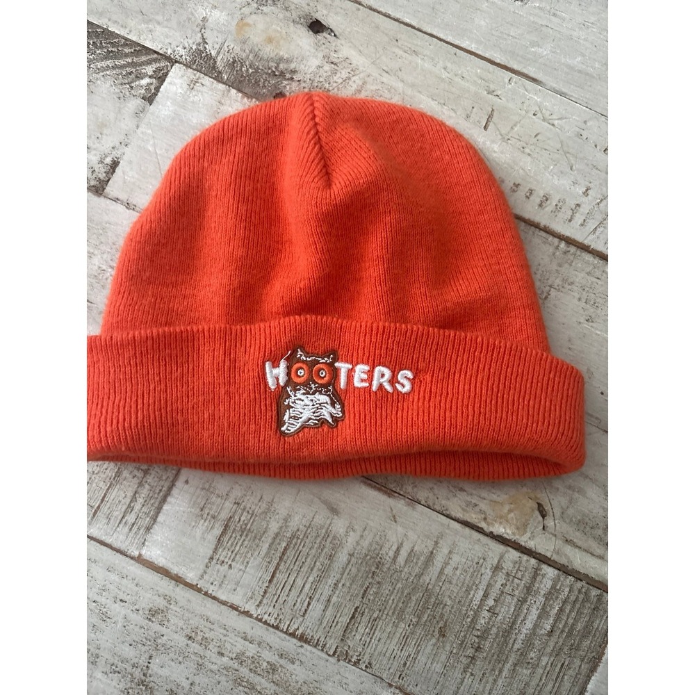 Hootersβ beanie